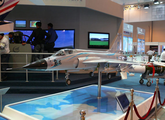 美军飞行员称枭龙战机主要功能与F-16相差不多