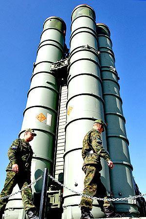 图文：S-400防空导弹发射箱特写