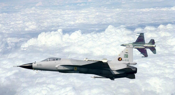 中国枭龙战机续航能力飞行高度逊于美F-16(图