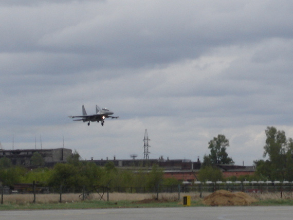 图文:即将交付马来西亚空军的苏-30MKM战机