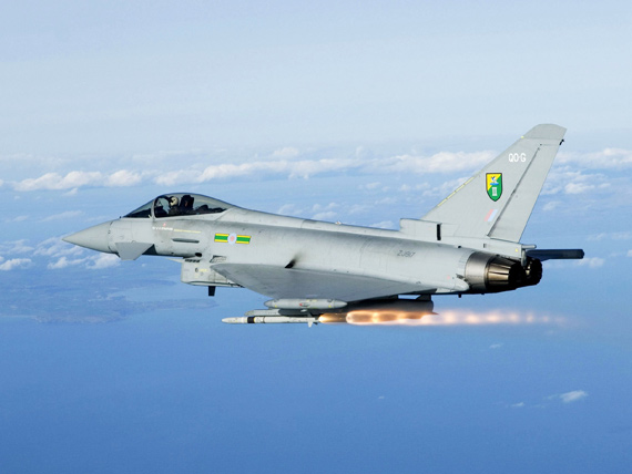 图文:英国台风F2战机空射空空导弹