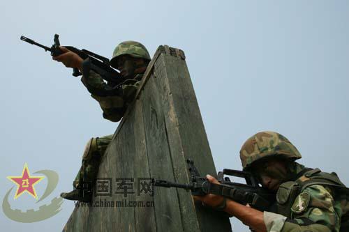 组图:北京军区侦察兵技能演练