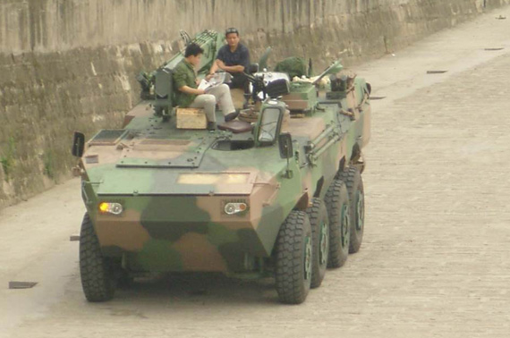 图文:中国最新8x8轮式装甲车
