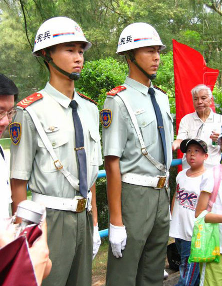 宪兵既是一支战斗部队又是一个执法单位(