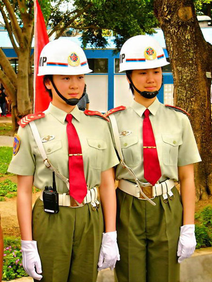 图文：解放军驻港部队女宪兵