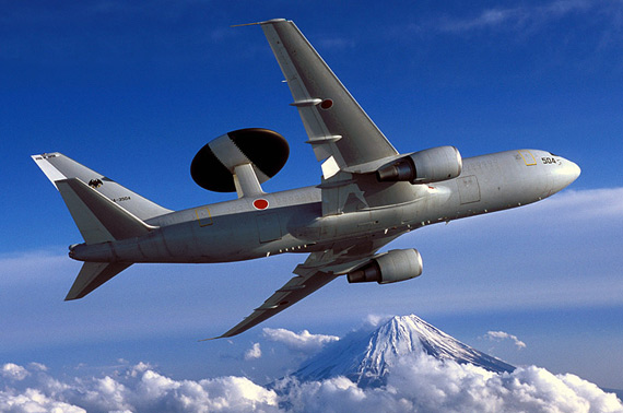 图文：日本E-767大型空中预警机飞行
