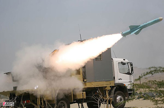 图文:伊朗海军试射新型岸基轻型反舰导弹