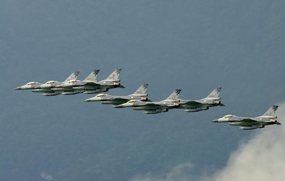 ͼ�ģ�̨��վ���F-16ս�����