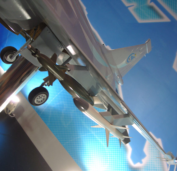 图文:出口型枭龙战机可挂SD-10中距空空导弹