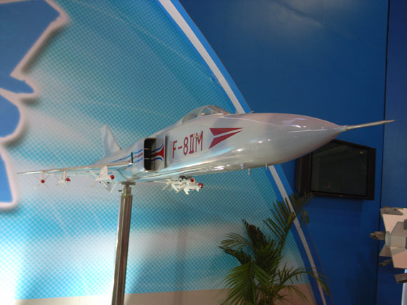 组图:出口型歼八IIM战机模型亮相北京航展