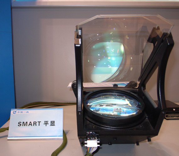 图文:国产枭龙战机SMART平视显示器