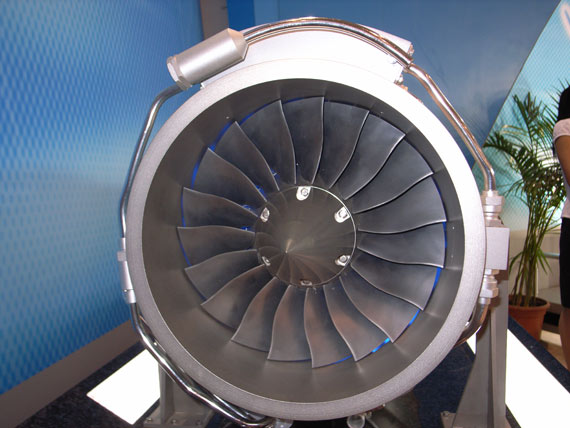 图文:WS500小型涡扇发动机尾喷口特写