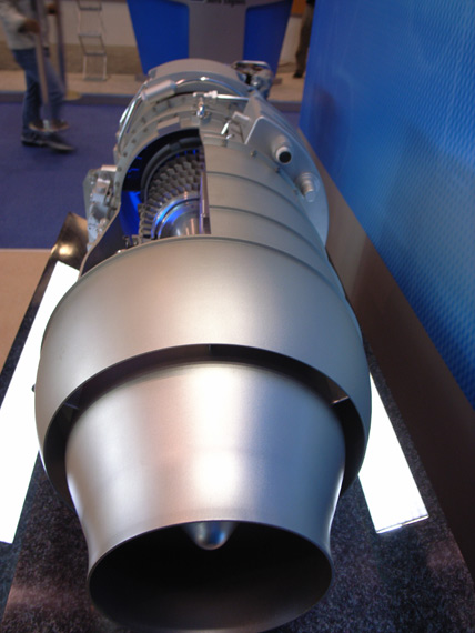 图文：WS500小型涡扇发动机全机特写
