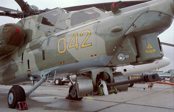 图文:米-28安装的2A42型机炮太重不如阿帕奇