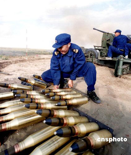 图文:中国57毫米高射炮弹药