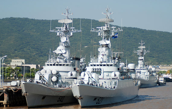 图文:中国海军054级护卫舰具较强反潜能力