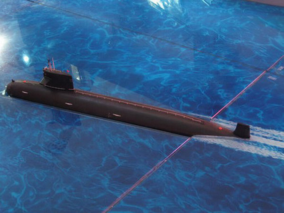 图文:展会上的093型攻击型核潜艇照片