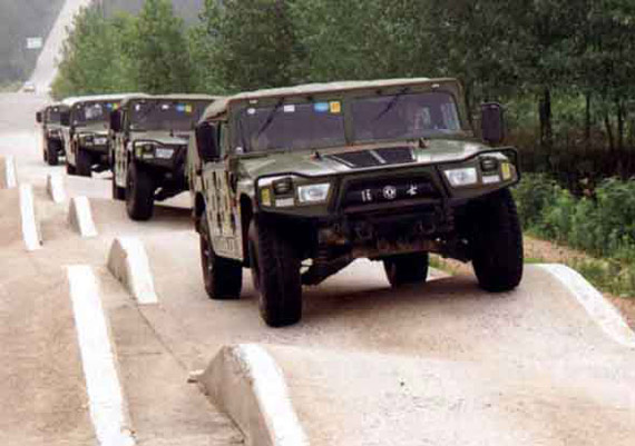 组图:东风-猛士军用越野车性能测试