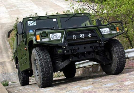 组图:东风-猛士军用越野车山地性能测试