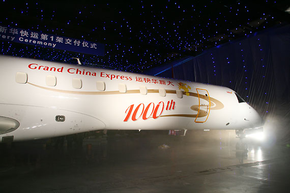 图文：ERJ145支线客机前部特写