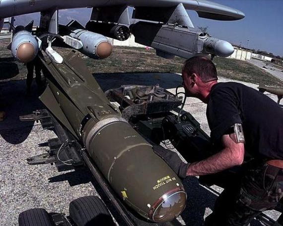 装agm-65小牛空地导弹