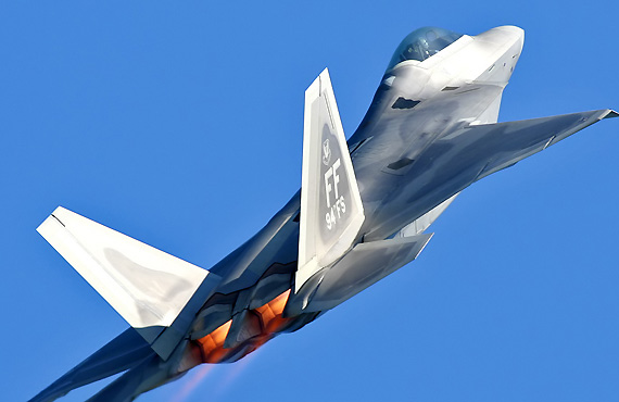 图文:美国空军最先进战斗机F-22