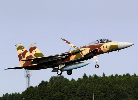 日本借口领空遭多次侵犯在冲绳部署F-15战机