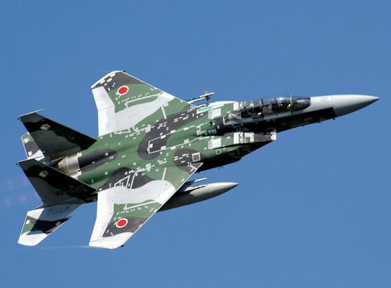 图文：日本百里基地中F-15DJ战机降落