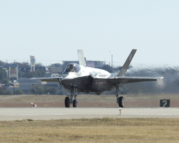 谁与争锋：谈猛禽F-22A闪电F-35战技性能对比