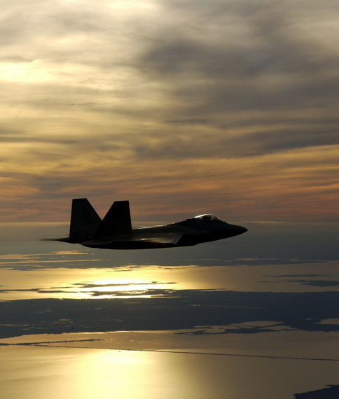 谁与争锋：谈猛禽F-22A闪电F-35战技性能对比