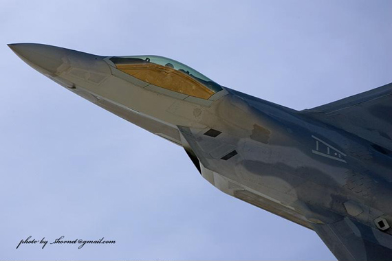 图文：F-22A战斗机采用整体式无肋座舱盖