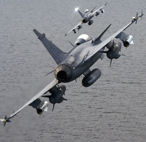 泰国空军订购12架瑞典JAS-39鹰狮战机(组图)