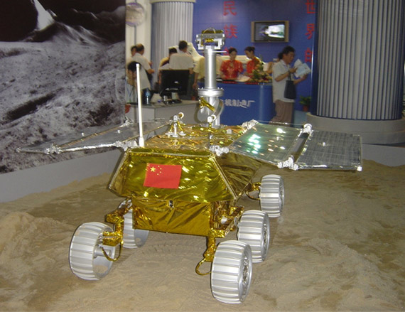 图文:资料图:亮相航展的中国月球车