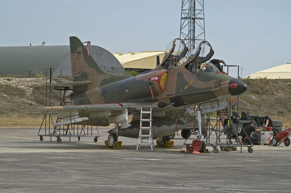 图文:新加坡空军现役的A-4SU天鹰攻击机