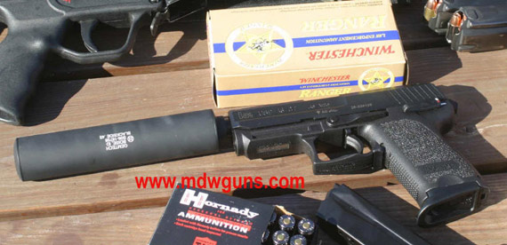 图文:加装消声器的德国HK公司USP紧凑型手枪