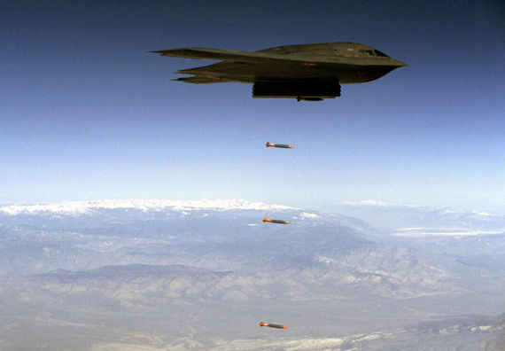 B-2是美国对付伊朗的军事与外交双重武器(图)