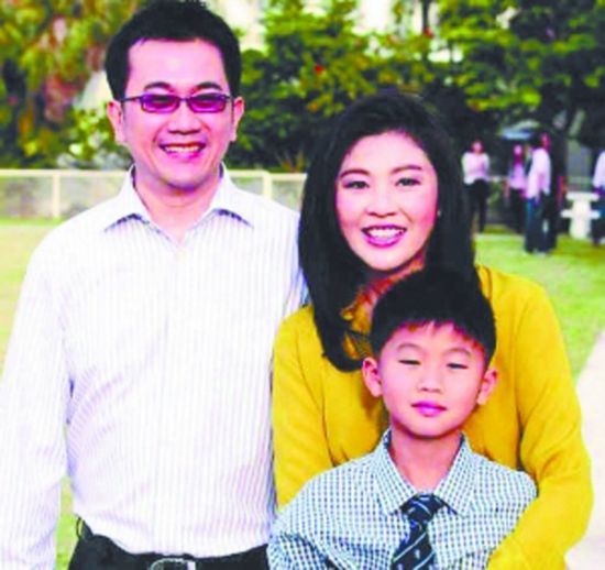 英拉与丈夫阿努索和儿子素帕思