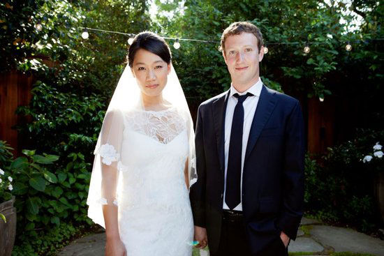 5月19日,美国富豪扎克-伯格在自家花园举行了婚礼。 5月19日,美国富豪扎克-伯格在自家花园举行了婚礼。