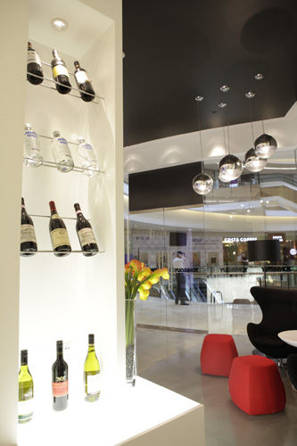 TONI&GUY颐堤港店酒架 TONI&GUY颐堤港店酒架