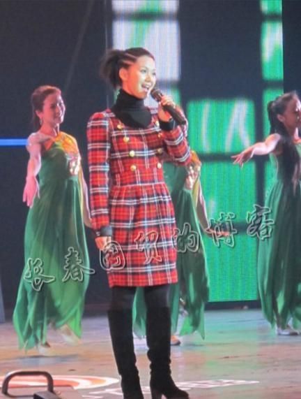 宋祖英妹妹宋佳玲表演献唱 宋祖英妹妹宋佳玲表演献唱