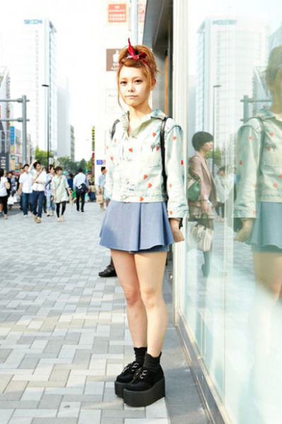 碎花裤可是今季的热门单品之一碎花裤可是今季