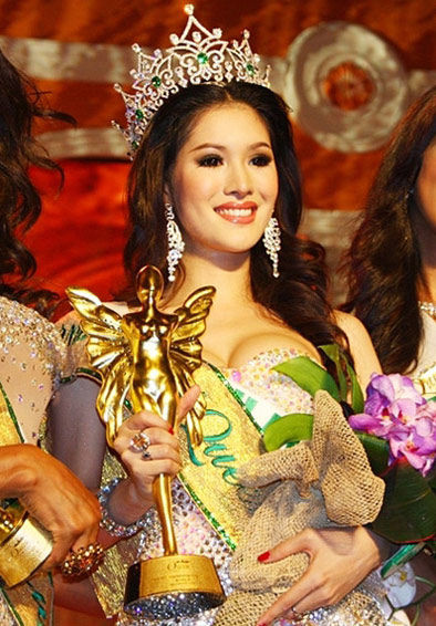 “人妖皇后”SirapassornAtthayakorn “人妖皇后”SirapassornAtthayakorn