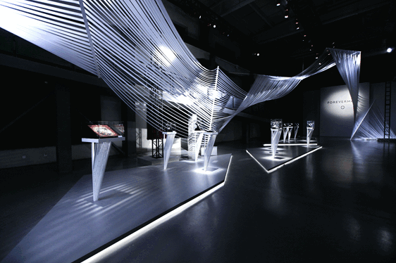 (图:ForevermarkTM永恒印记“A Promise Shared分享承诺”之“承诺系列”甄选钻饰展 - 展示区) ForevermarkTM永恒印记“A Promise Shared分享承诺”之“承诺系列”甄选钻饰展 - 展示区