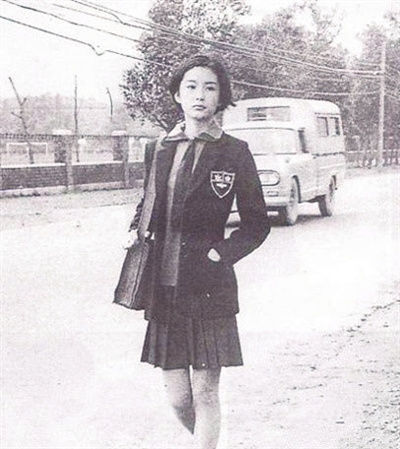 林青霞短裙校服照 林青霞短裙校服照