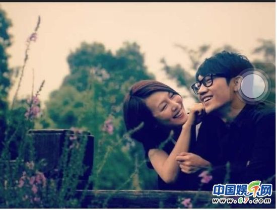 金志文与女友亲密照 金志文与女友亲密照