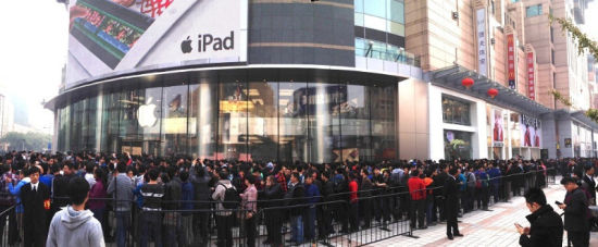 三万Apple粉丝于北京apm排队 争睹亚洲最大Apple旗舰店开幕盛况