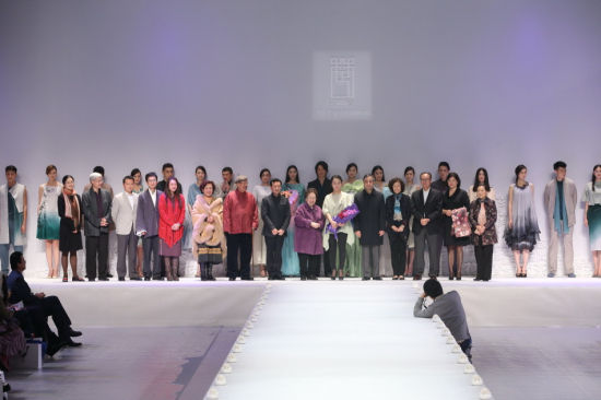 2013春夏中国国际时装周 楚和听香-楚艳时装发布会谢幕