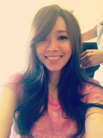 美女侯佩岑微博晒发型,形象甜美可爱