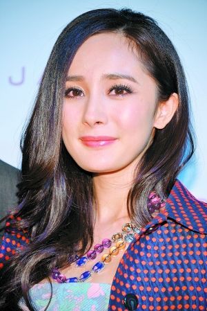 谈到整容,杨幂说,“我觉得,只要你开心就好。我不会回应任何有关于整容的问题。”