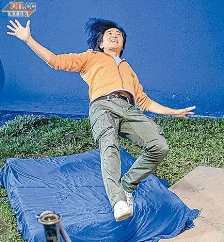 郑伊健拍广告